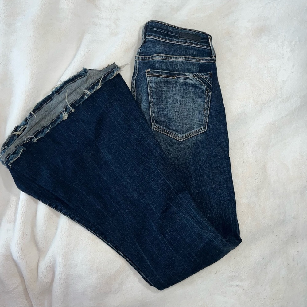 Distressed hem tidal blue super stretch